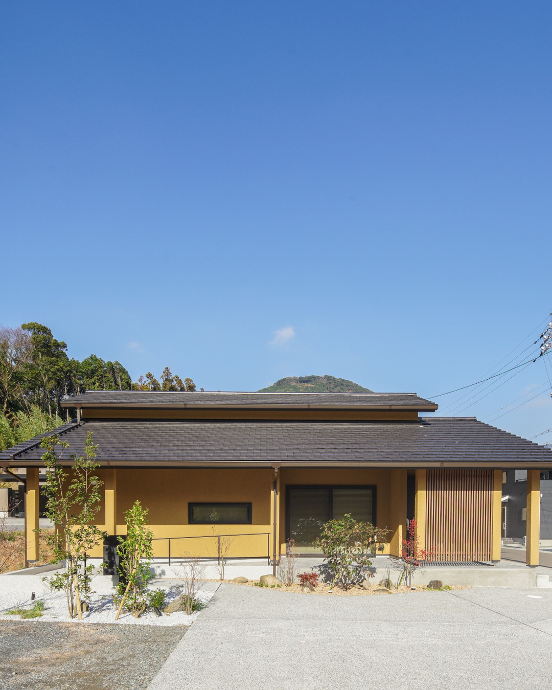 木格子が印象的な和モダンデザインのオーヴィジョンホームの平屋住宅